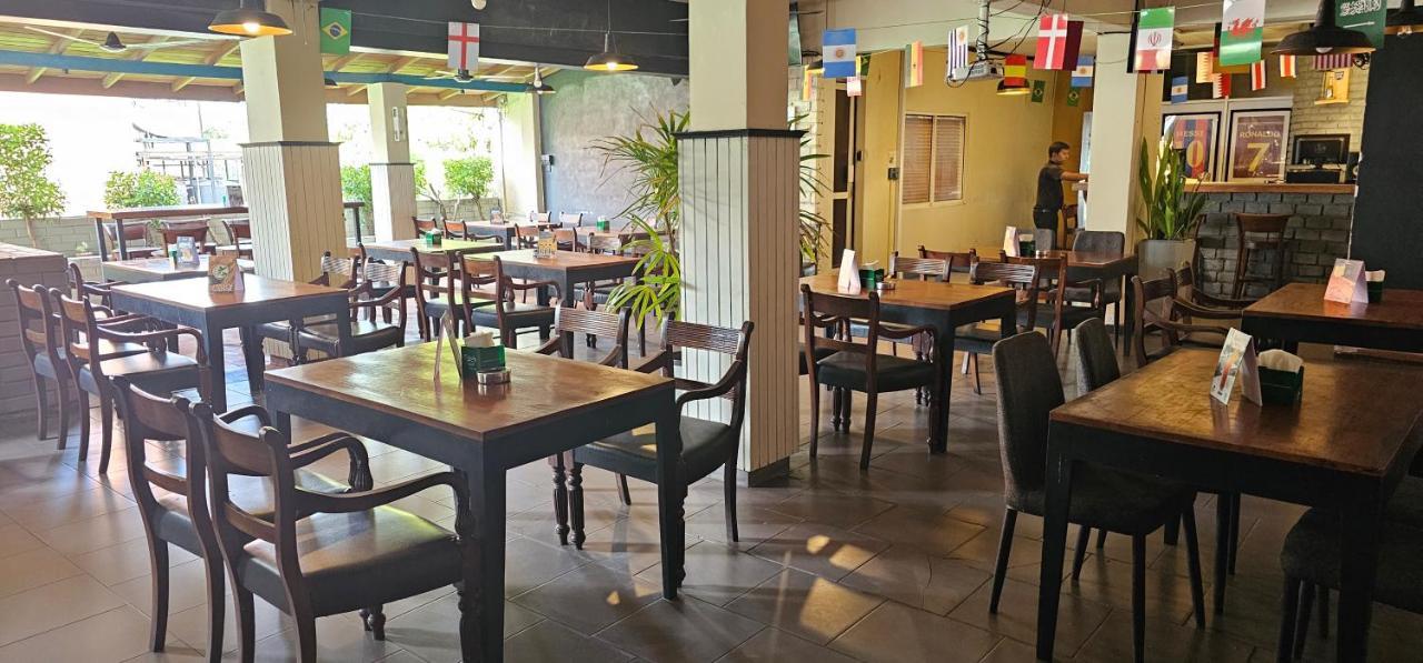 The Lion Pub & Hotel Dehiwala-Mount Lavinia Exterior photo